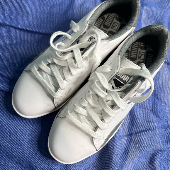 PUMA WOMENS WHITE WITH GRAY PATENT TRIM LACE UP - Picture 3 of 5